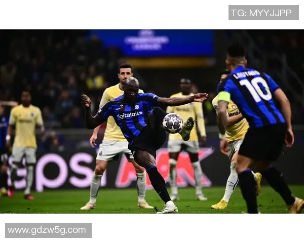 意甲激战：曼联大胜尤文图斯五球狂潮引发全场欢呼集锦回顾