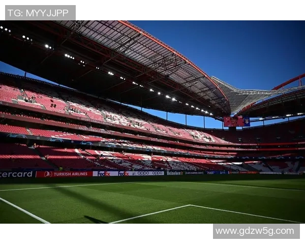 巴萨友谊赛大胜本菲卡乌龙球瞬间点燃全场激情解析